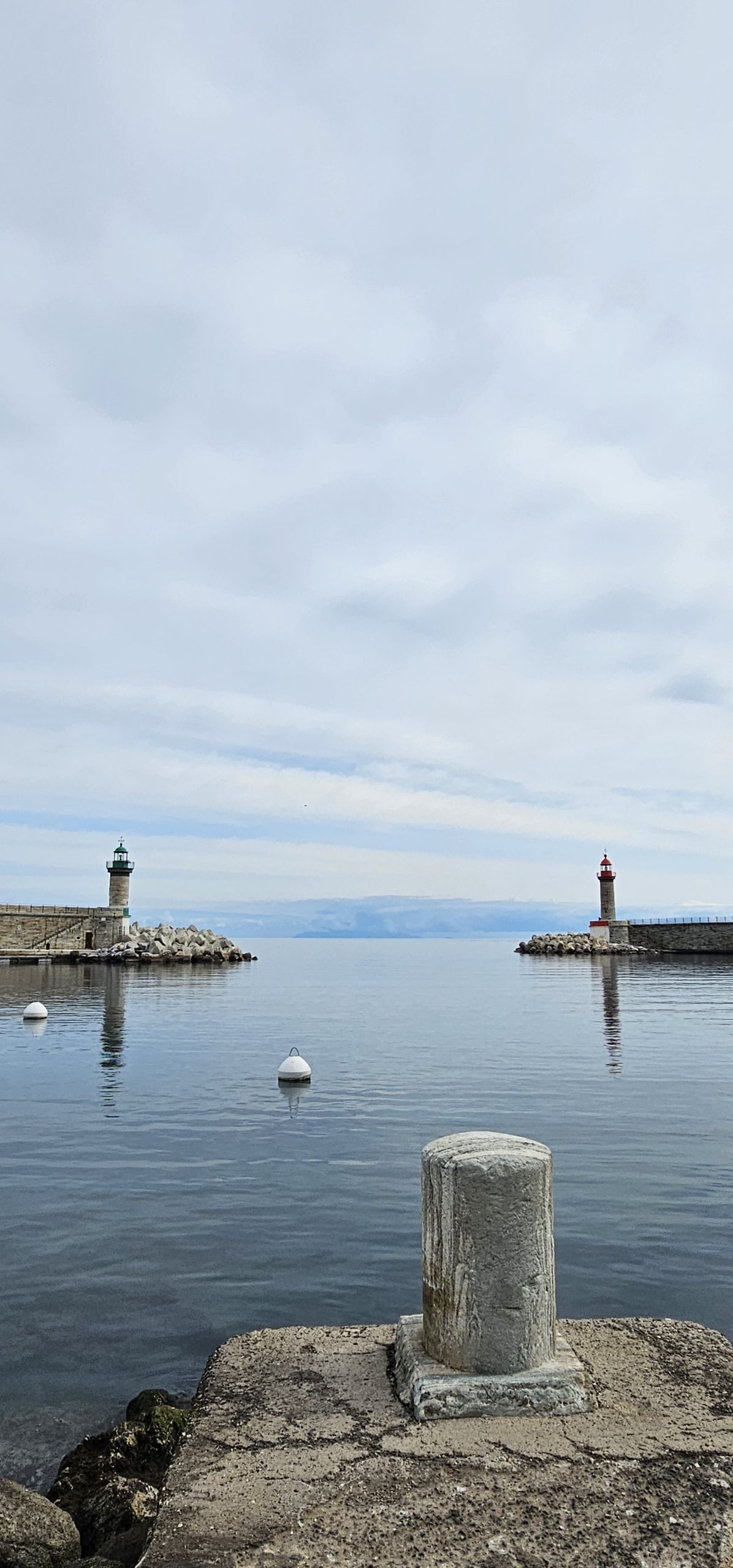 Vue sur le vieux port de Bastia avec ses phares emblématiques — tourisme et séjour authentique en Corse avec XP Orizonte