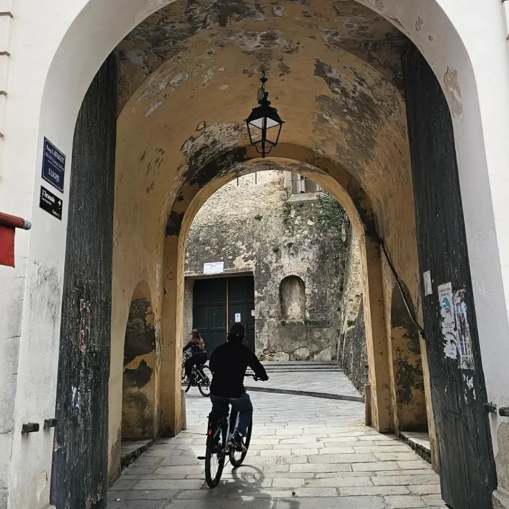 Excursion vélo électrique Bastia en famille